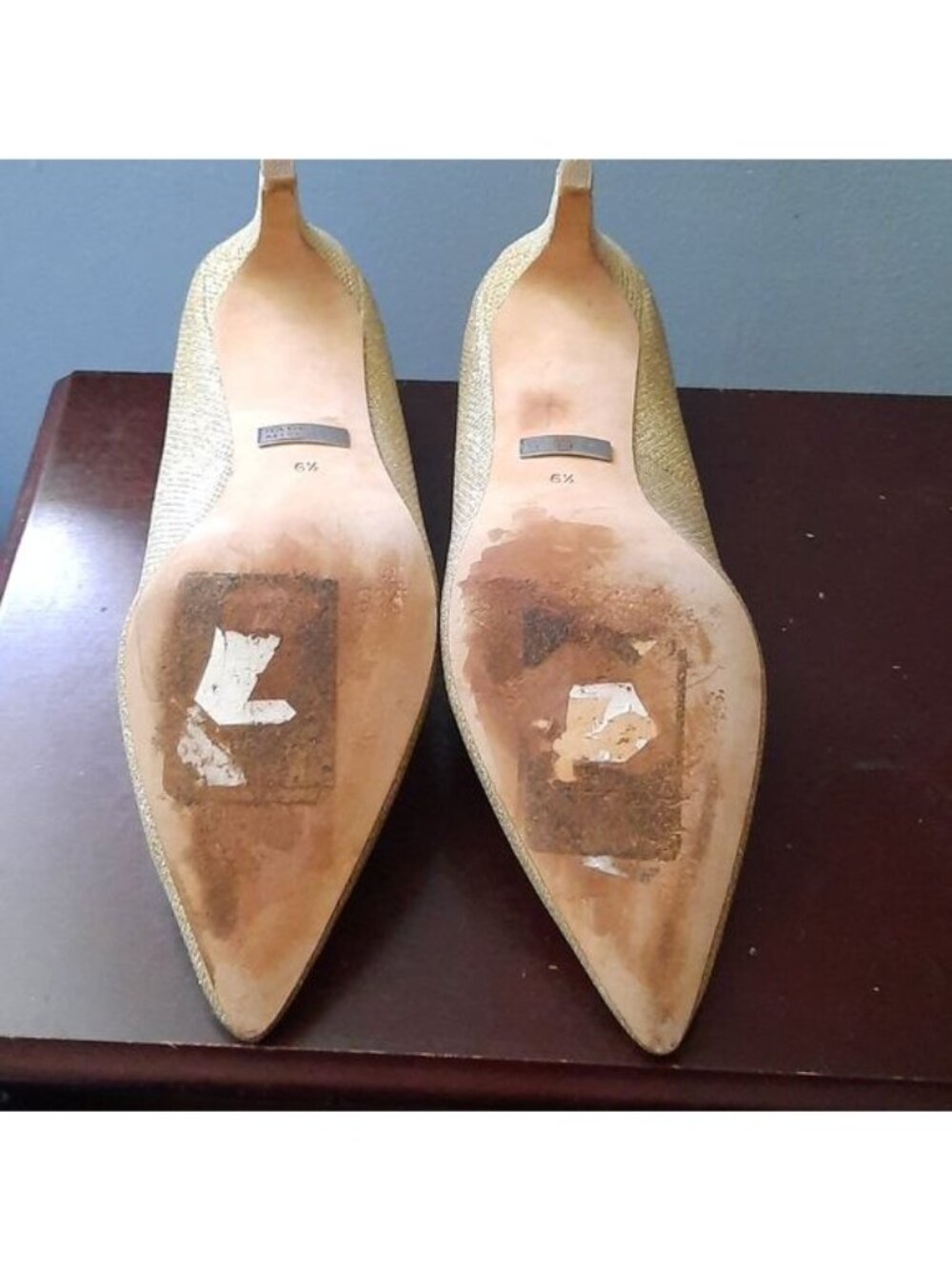 Badgley Mischka Gold Glitter Pumps Size 6.5 - Picture 10 of 12